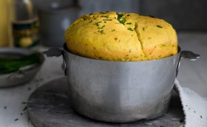 cut artikelbild Kurkuma Cheddar Kaese Brot