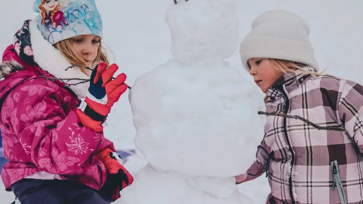 Schneemann, Kinder, Aktivtipps, draußen im Schnee // München mit Kind