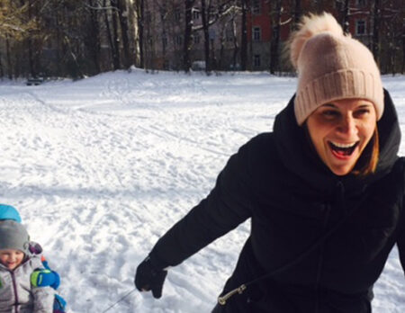 Natalie Bendit vom Zuckertag im Schnee in München // HIMBEER