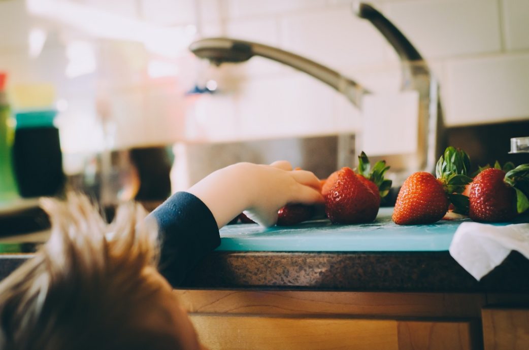 Kind Erdbeeren Tisch | München mit Kind