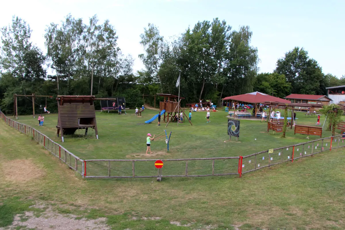 Ausflüge mit Kindern in München und Umland:Kinderspielplatz Labyrinth // HIMBEER