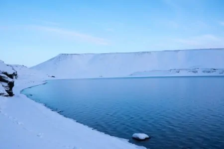Blauer See auf Island // HIMBEER