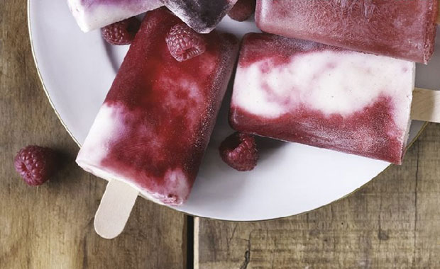 Rezeptidee für Kinder: Eis selber machen mit Blaubeeren