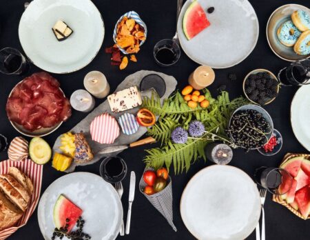 Picknicktisch mit Wildwaxtuch // HIMBEER