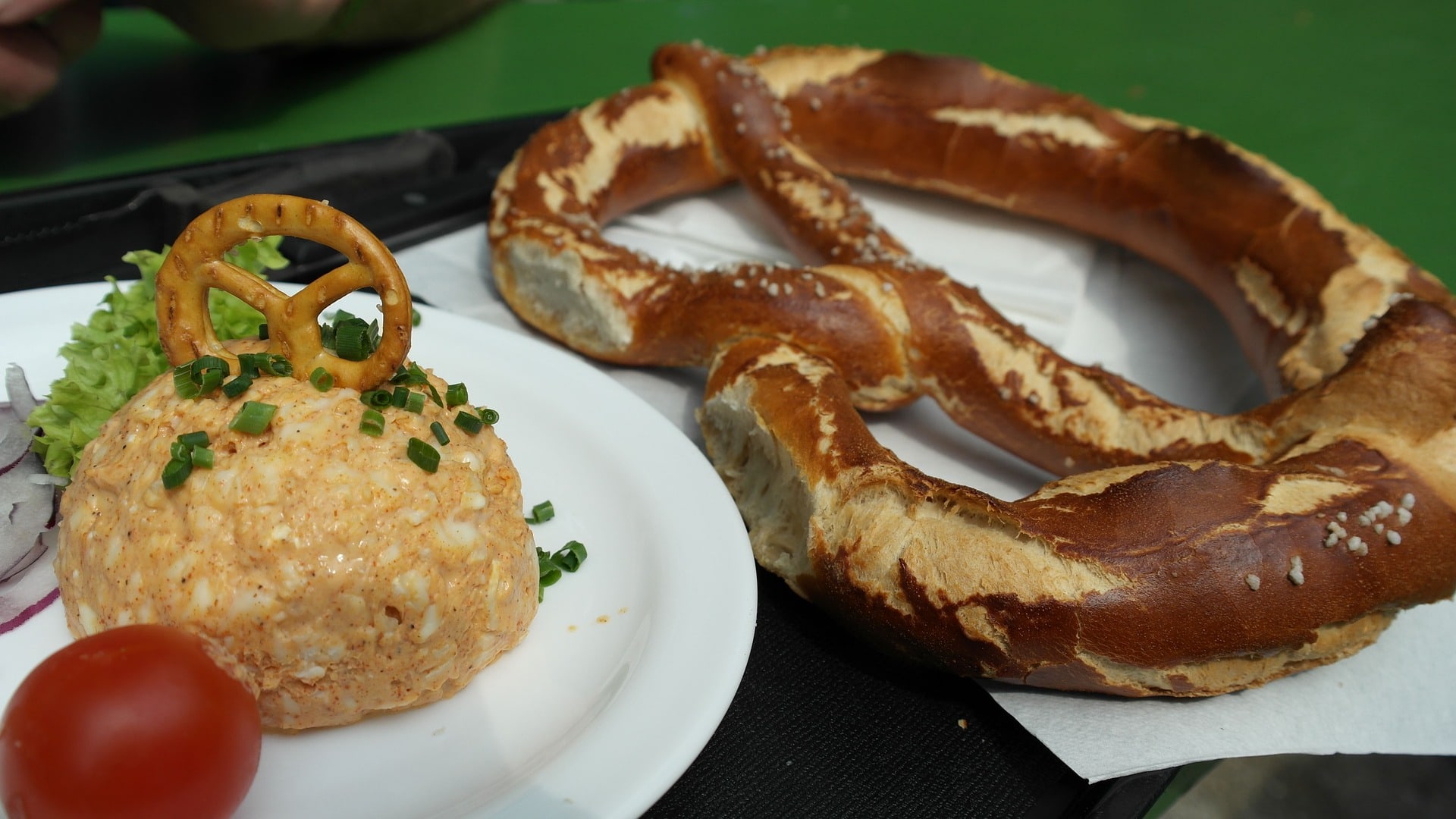 Breze Obatzda Biergaerten Muenchner Umland // HIMBEER
