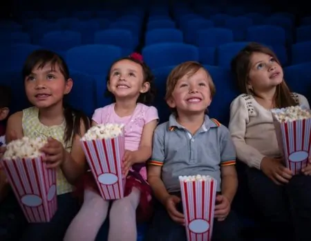 Mathaeser, Group of kids at the cinema looking very happy, mathaser, Mein erster Kinobesuch // München mit Kind