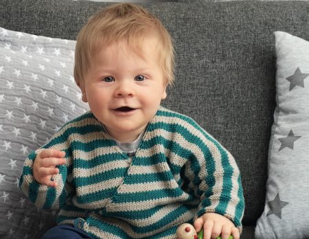 Wickeljacke für Babys stricken // HIMBEER