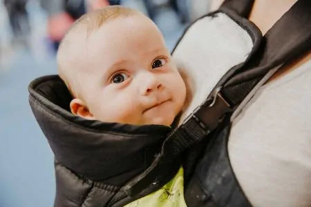 Babywelt Messe Baby Trage Junge// HIMBEER