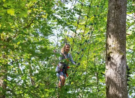 Maedchen Klettern Kletterwald Baeume // Muenchen mit Kind