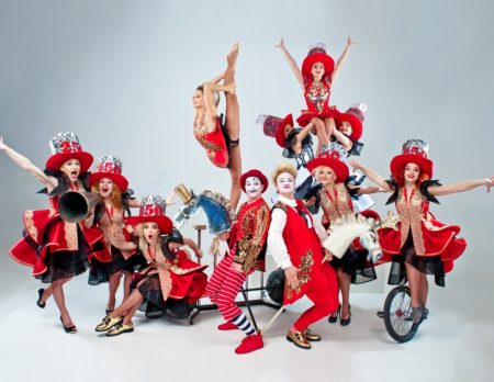 Circus Krone, Gewinnspiel, Jubiläum, 100 Jahre, Akrobaten, Truppe, rot, Einrad // München mit Kind