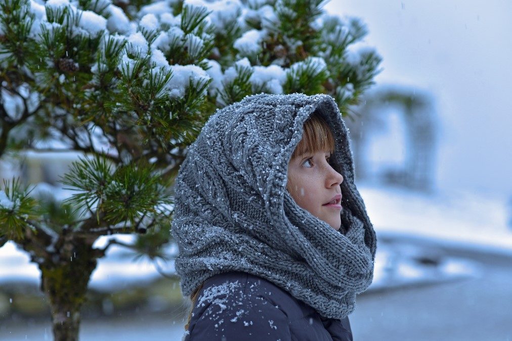 Winter Maedchen Schal Schnee // Muenchen mit Kind