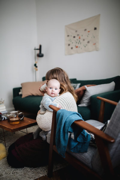 Mutter mit Baby auf dem Arm // HIMBEER