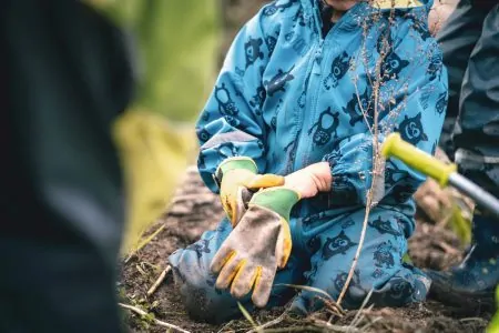 Macht euch Schmutzig Garten Gartenarbeit Workshops Sommerferienkurse// HIMBEER