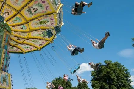 Kettenkarussel Magdalenenfest Magdalenen Sommertage // HIMBEER