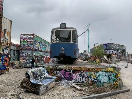 Trambahn Jugendtreff Bahnwaerter Thiel // HIMBEER