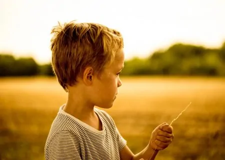Junge Feld Sommer Wochenendtipps // HIMBEER