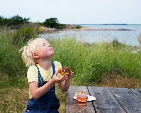 Schweden Kind Junge Fika Fjordkind // HIMBEER