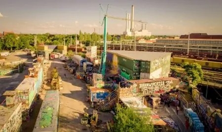 Gelaende Bahnwaerter Thiel // HIMBEER