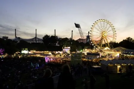 impark Abenddaemmerung Olympiapark Sommer // HIMBEER