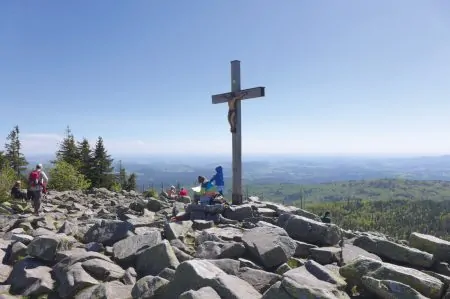 Lusen Gipfel Gipfelkreuz Felsen // HIMBEER