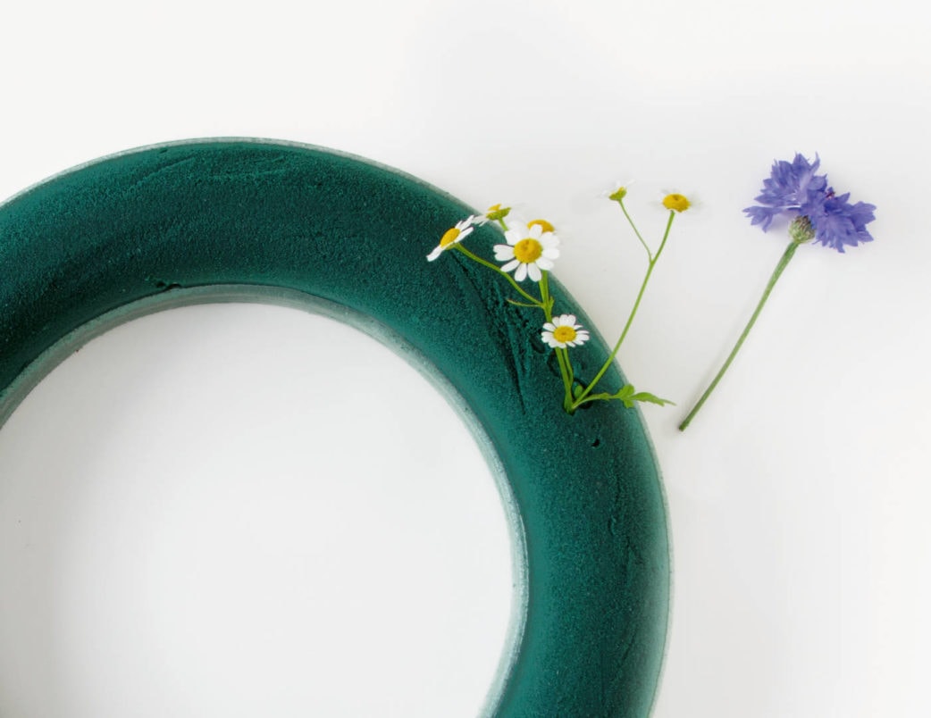 Sommerkranz aus Wiesenblumen // HIMBEER