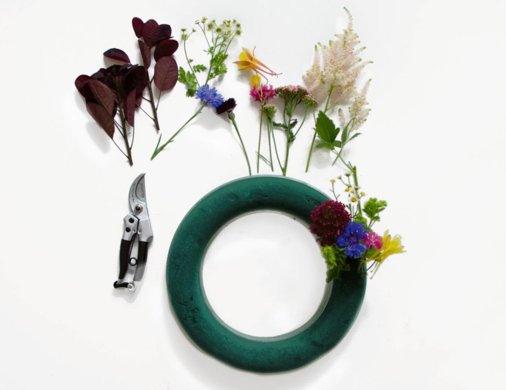 Sommerkranz aus Wiesenblumen // HIMBEER