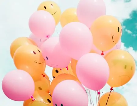 Kindergeburtstag Ballons Smileys Himmel // HIMBEER