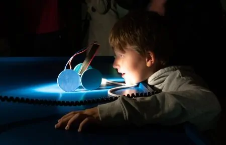 Licht an Licht aus Kindermuseum Junge // HIMBEER