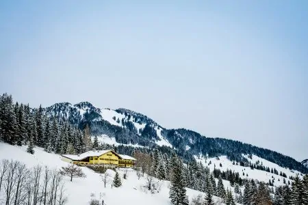 Jugendherberge Winter Schnee Skifahren // HIMBEER