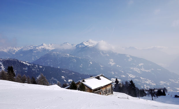 Skiurlaub mit Kindern in Österreich: Ausspannalm – wunderbare Hütte direkt an der Piste // HIMBEER