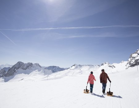 Zugspitze: Rodeln im Schnee // HIMBEER