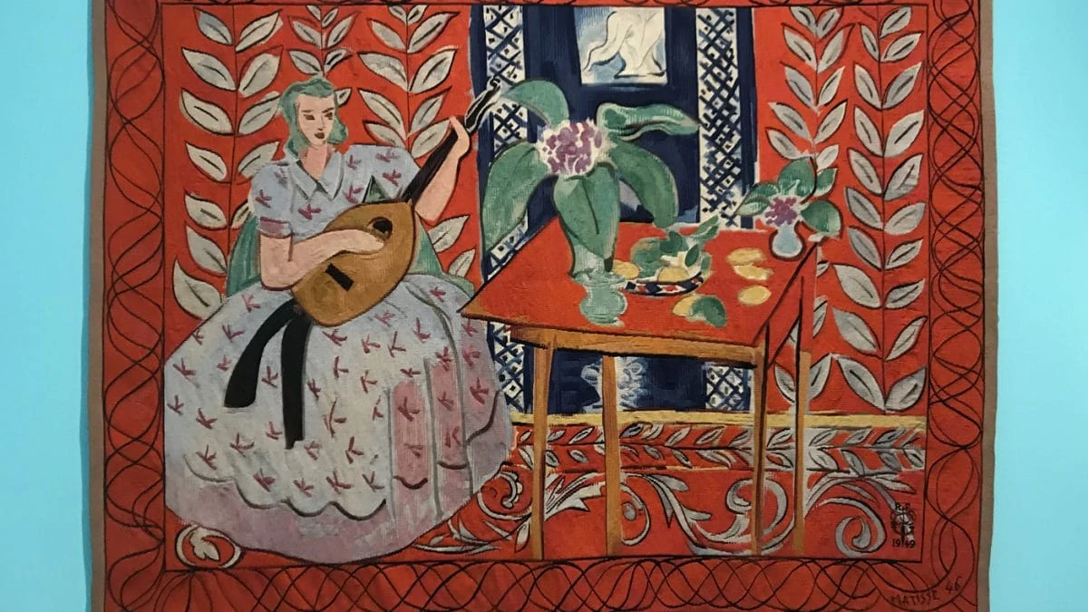Tapisserie "Fäden der Moderne", Kunsthalle München, Ausstellungsansicht Henri Matisse, Die Lautenspielerin // HIMBEER