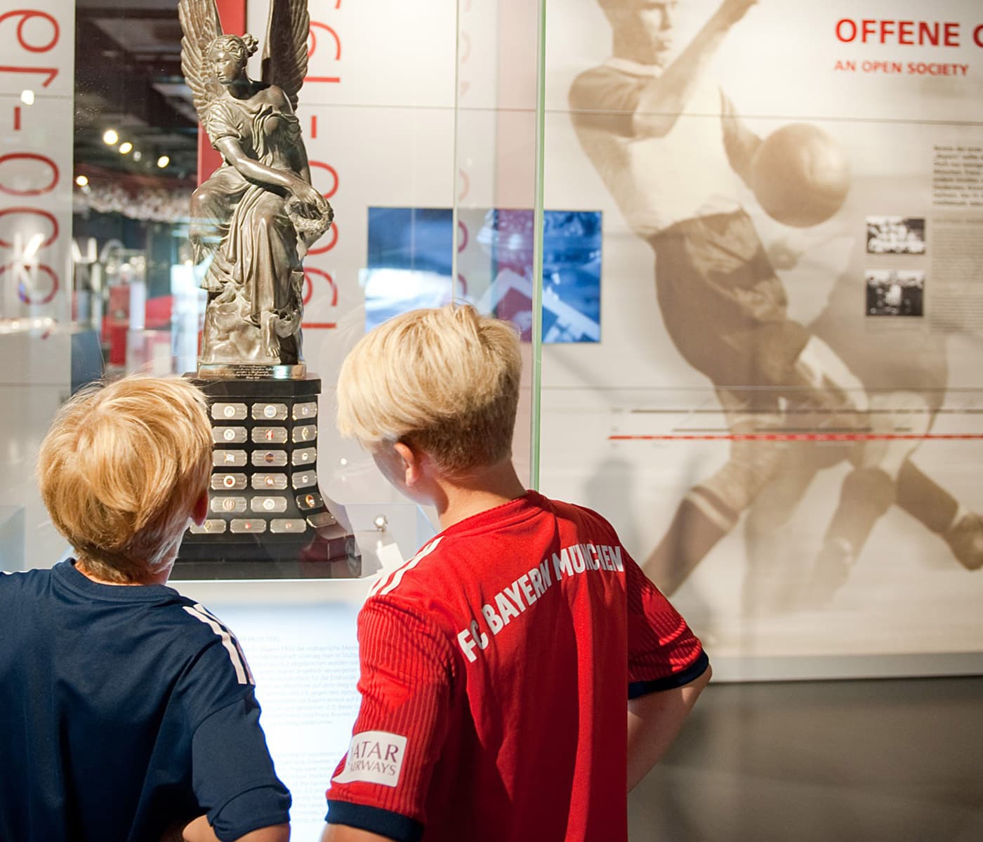 Programm für Kinder in der FC Bayern Erlebniswelt und der Allianz Arena // HIMBEER