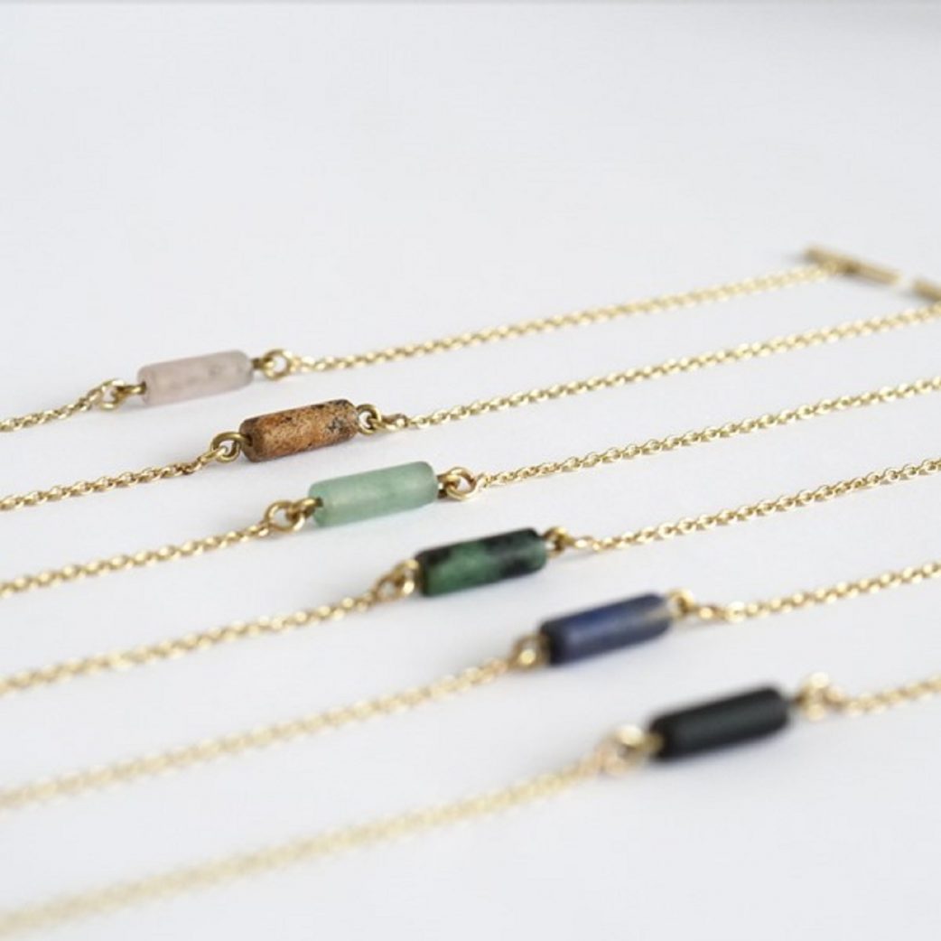 Schöne und schlichte Armbänder als Geschenke für Teenies // HIMBEER