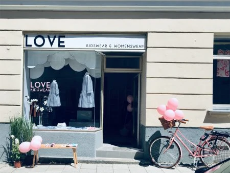 Kleine Läden unterstützen: Ladenfront LOVE Kidswear München // HIMBEER