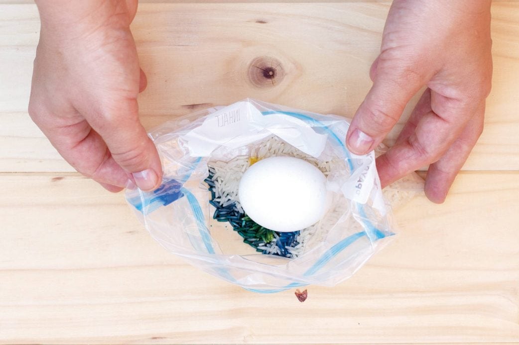 Schritt 3: Ostereier färben – Marmorierung mit Reis // HIMBEER