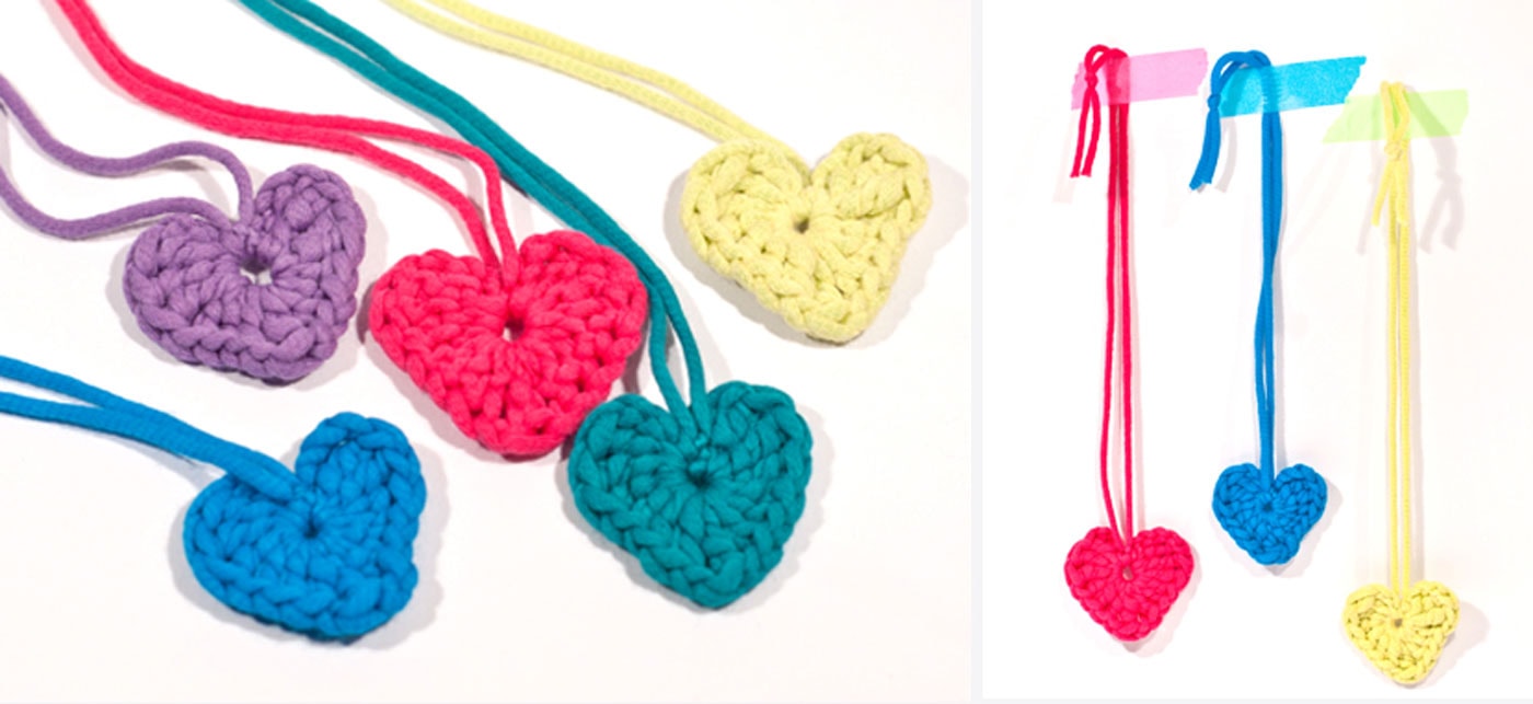 DIY für Kinder – Geschenk aus Wolle: Gehäkelte Herzen // HIMBEER