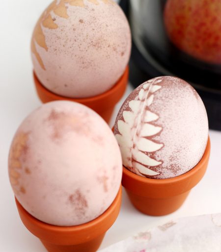 Ostereier natürlich färben – Ostern feiern mit Kindern // HIMBEER
