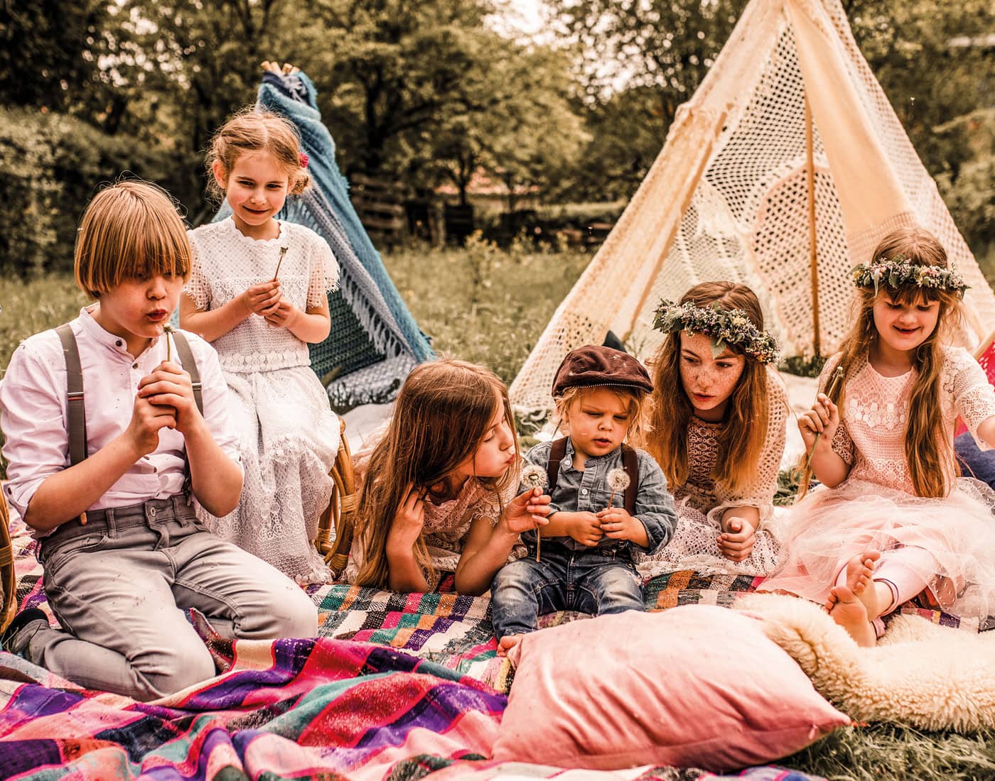 Familiennfeiern mit Picknick für die Kinder draußen // HIMBEER