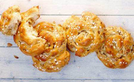 Hefeschnecken – Rezepte zum Backen für Ostern mit Kindern // HIMBEER