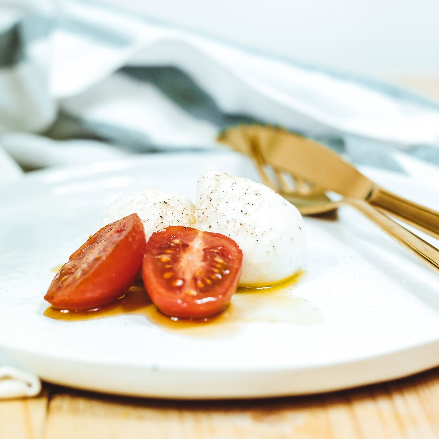 Tomate-Mozzarella aufpeppen mit Basilikum-Öl // HIMBEER
