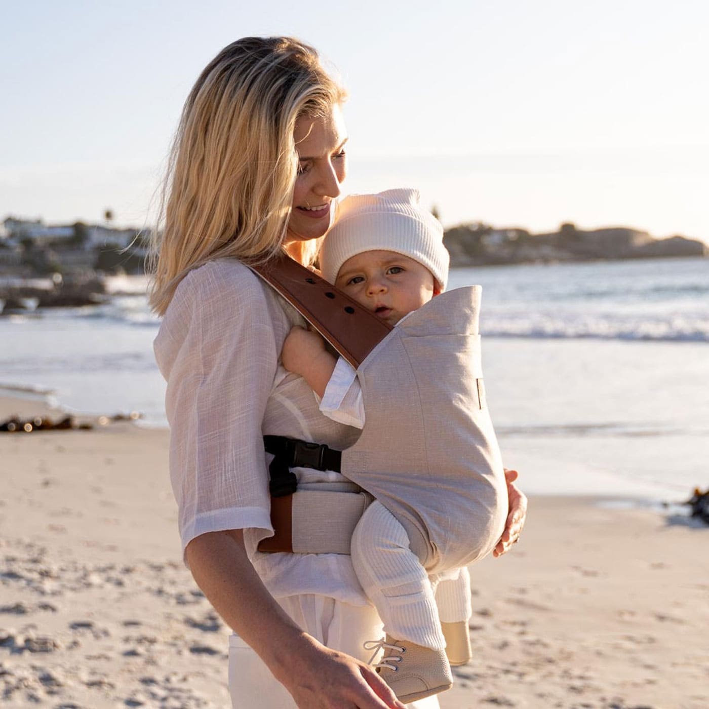 Stylishe Tragehilfe für Babys // HIMBEER