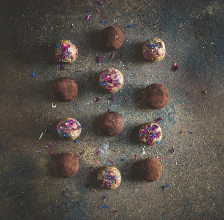Rezepte für Familien: Peanutbutter-Energy-Balls // HIMBEER