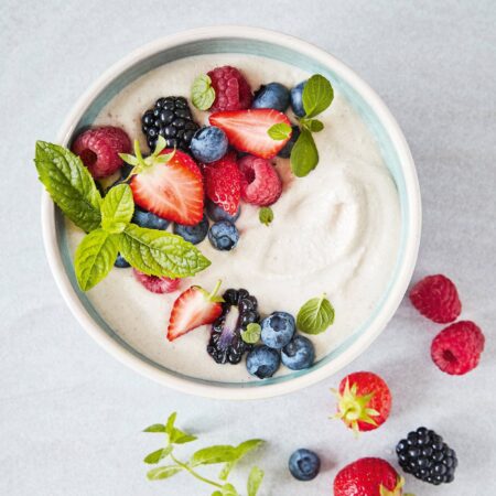 Chashew-Mandel-Joghurt mit Beeren // HIMBEER