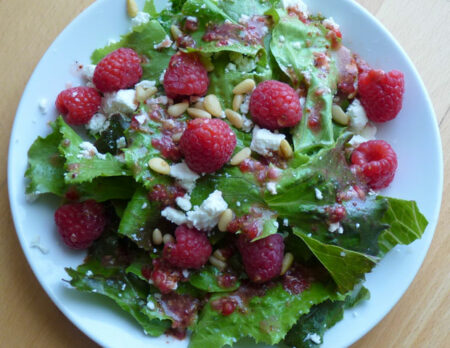 Salat mit Himbeeren – sommerliches Rezept für Familien // HIMBEER