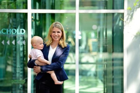 Arbeiten mkt Baby – Gründerin Tamara Viktoria Berger von CleverMom mit Tochter // HIMBEER