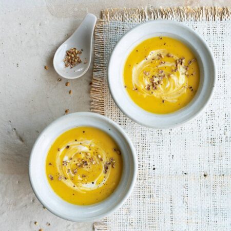 Pastinaken-Apfel-Suppe mit Curry // HIMBEER