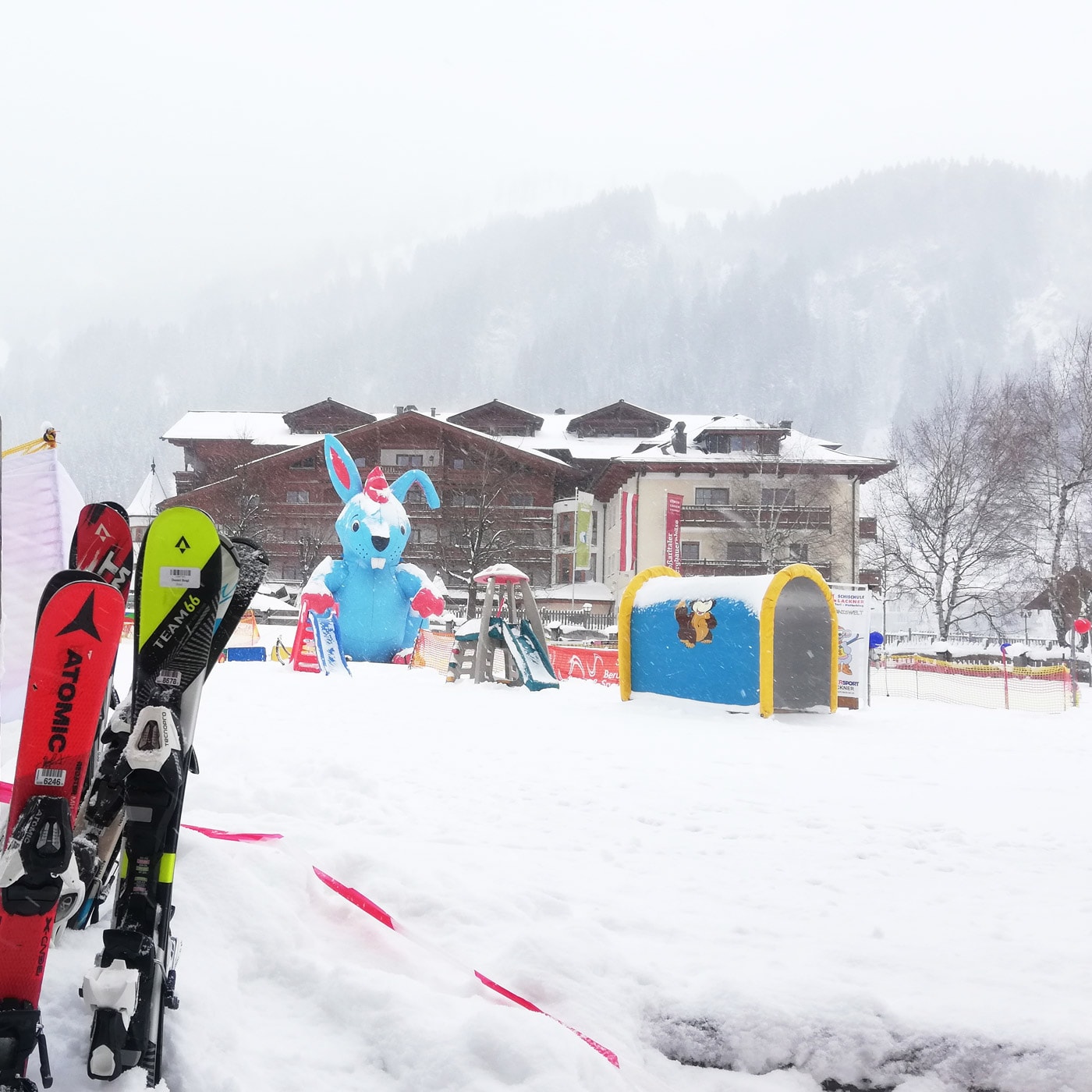 Im Skikindergarten der Skischule Lackner sind die kleinsten bestens aufgehoben c Sandy Bossier Steuerwald 9198152