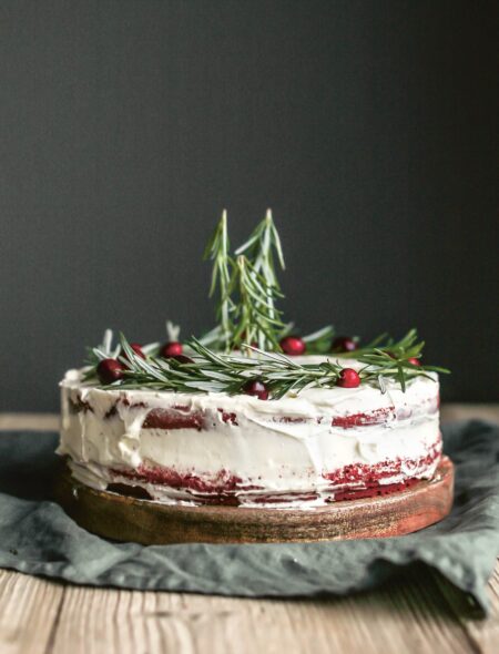 Red Velvet Cranberry Cake c Kerstin Niehoff Hoelker Verlag 3533441 2433669
