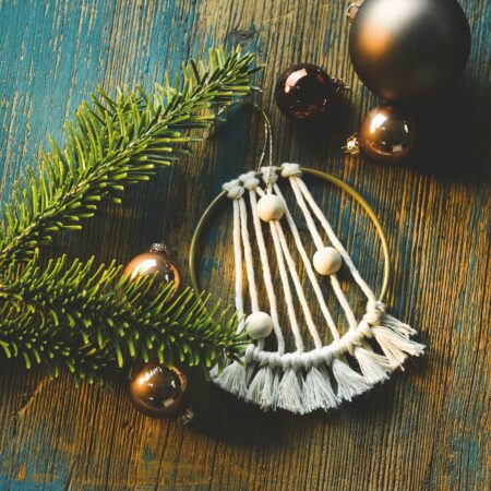 Makramee-Weihnachtsschmuc mit Kindern basteln // HIMBEER